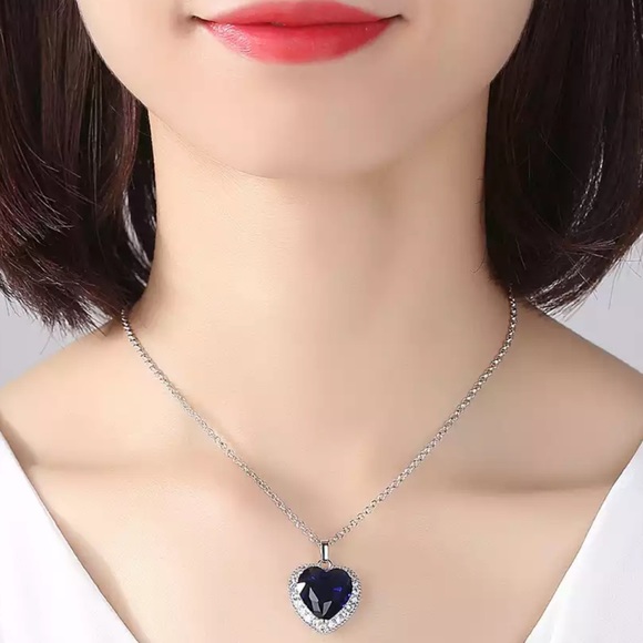 💙Silver Blue Heart Necklce💙 - Picture 3 of 3